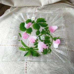 Sydenstricker PINK STRAWBERRIES Fused Glass Square Plate Signed Ruffled Edge